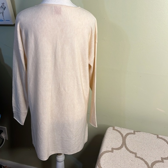 Kerisma Elegant Cream Mercerized wool blend lightweight high low sweater, M/L - Picture 4 of 17